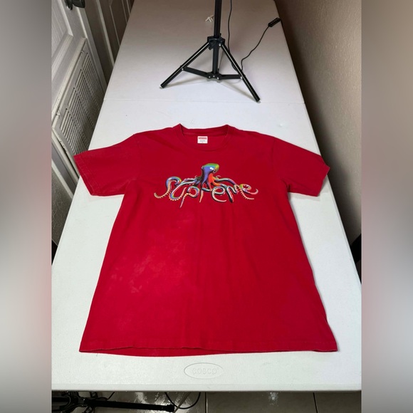 Supreme New York SS18 Tentacles Red Tee Octopus T Shirt Sz M 100% Authentic USA
